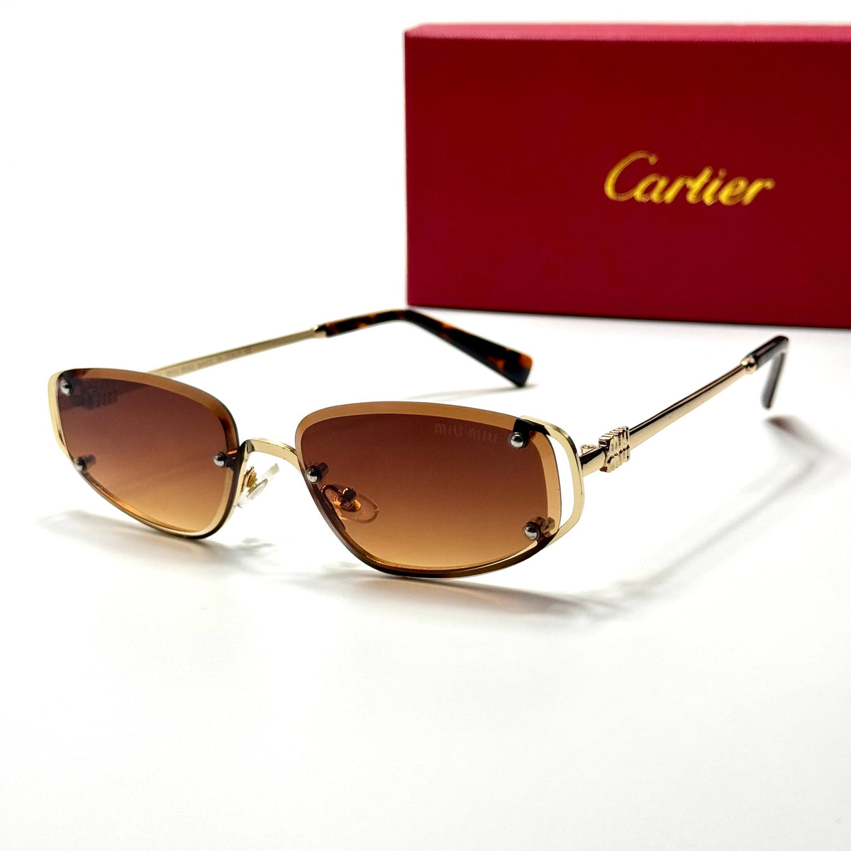 Miu Miu Geometric SMU 11ZS – Gold Brown Gradient women's sunglasses Lebanon - ChronoVault