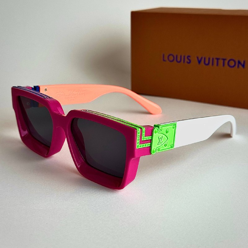 Louis Vuitton LV Clash – Neon Pink