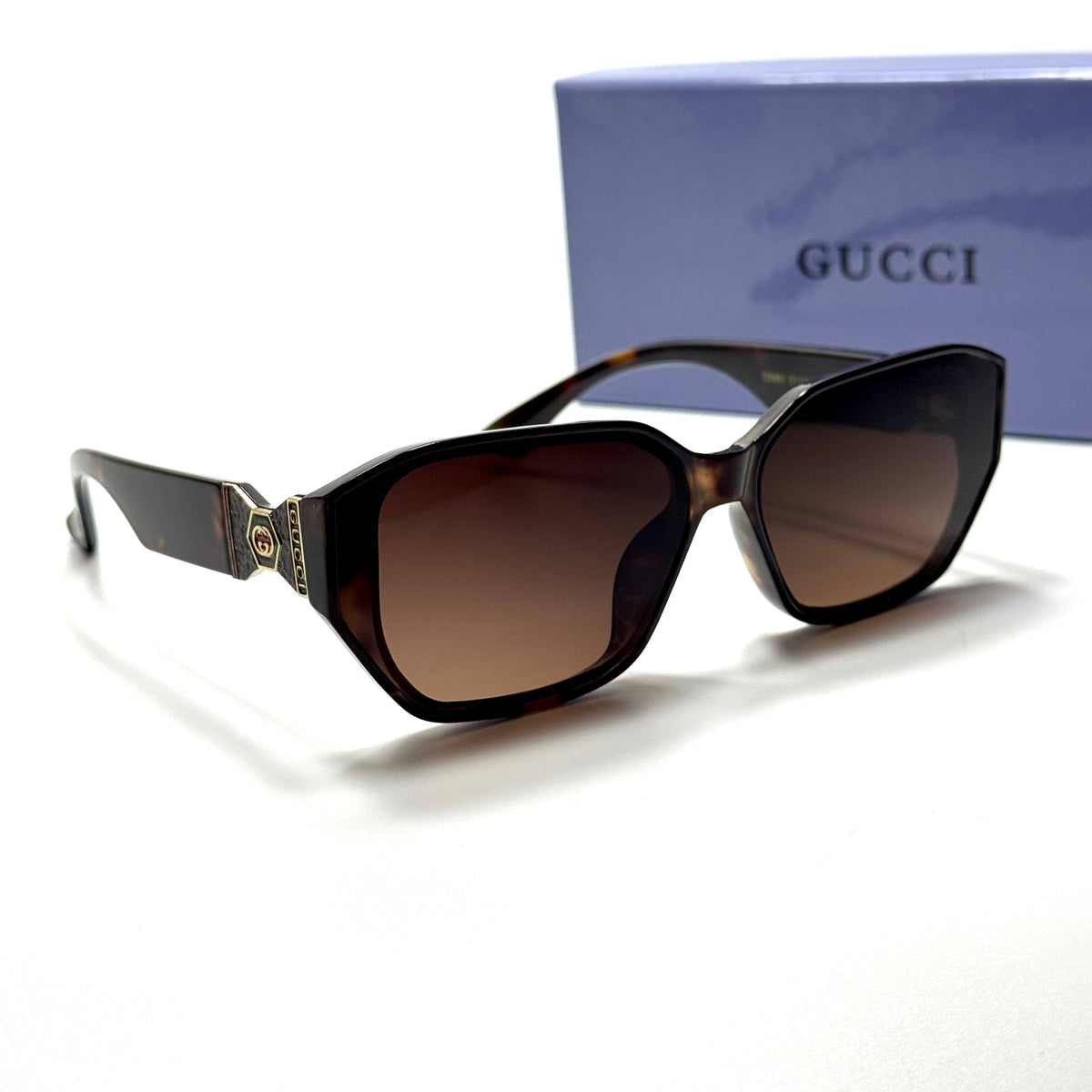 Gucci Eye-Cat GG1428S Tortoise Brown women's sunglasses Lebanon - tortoise brown with gold-tone gg temple detailing frame, brown gradient lenses - ChronoVault - view 5