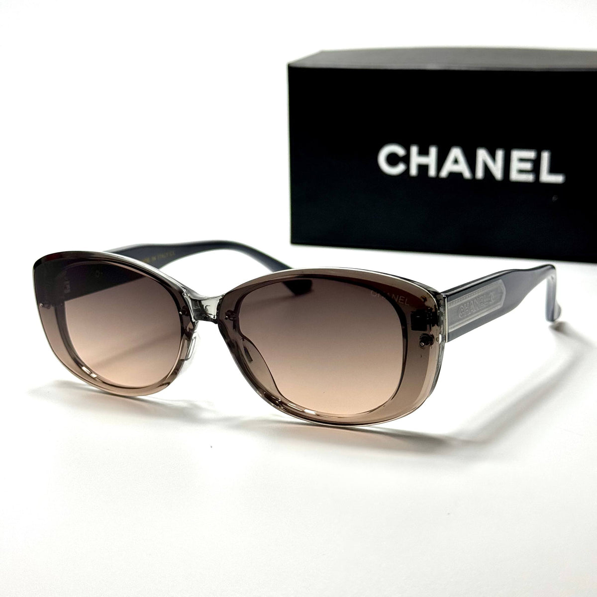 Chanel CH5487 Brown Gradient women's sunglasses Lebanon - transparent brown with wide signature temples frame, brown gradient lenses - ChronoVault