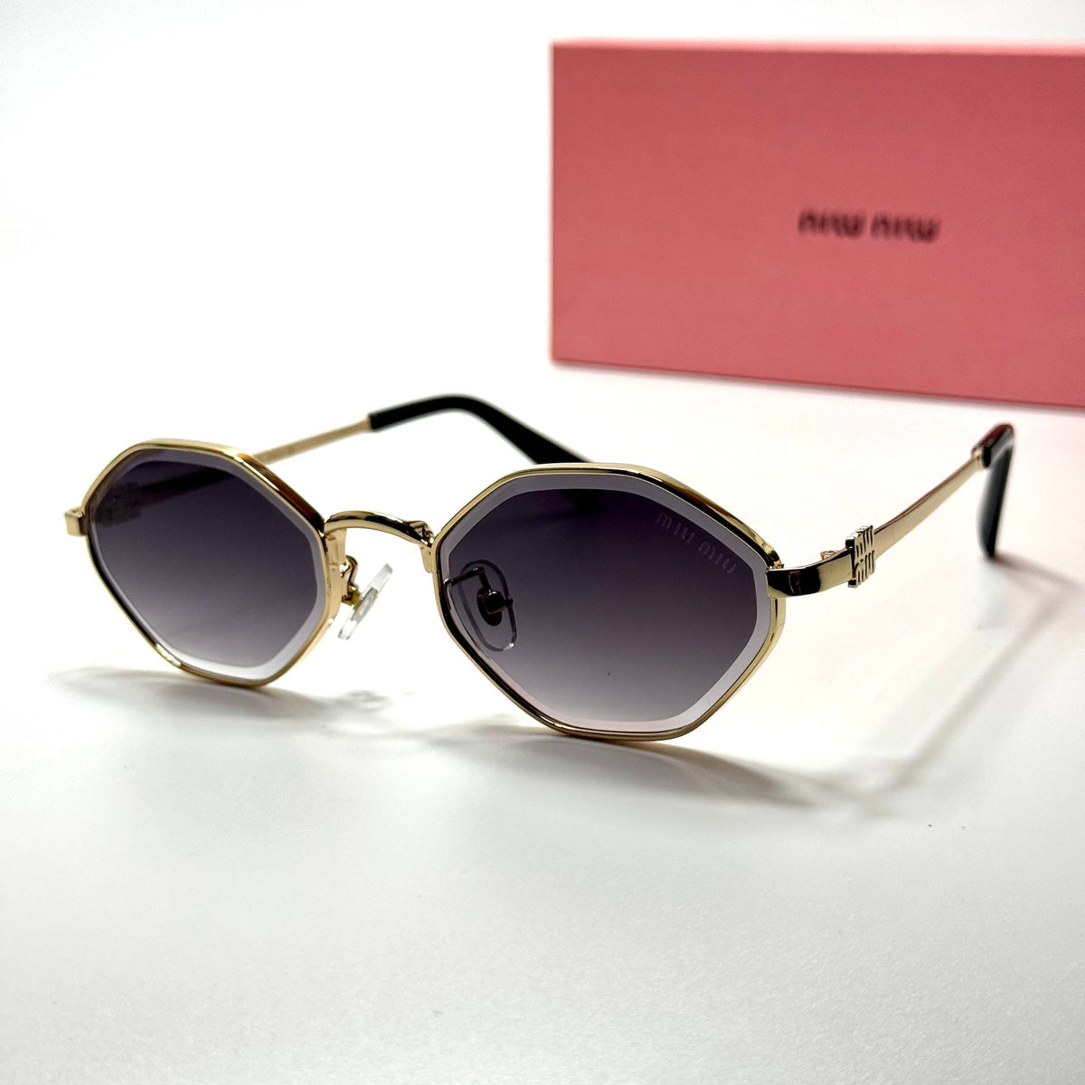 Miu Miu Oval Geometric SMU56Y Gold Grey Gradient women's sunglasses Lebanon - gold-tone metal with signature temple detailing frame, grey gradient lenses - ChronoVault