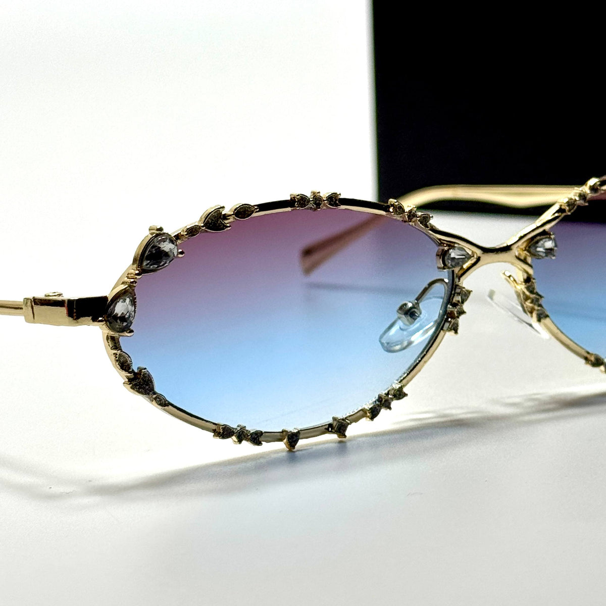 Dior Oval CD4012 Gold Blue women's sunglasses Lebanon - gold-tone metal frame, purple-to-blue gradient lenses - ChronoVault - view 2