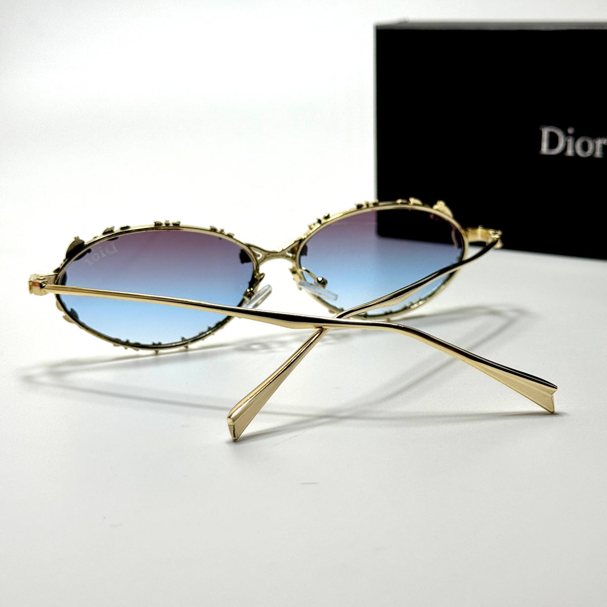 Dior Oval CD4012 Gold Blue women's sunglasses Lebanon - gold-tone metal frame, purple-to-blue gradient lenses - ChronoVault - view 3