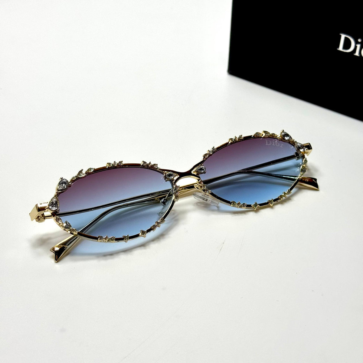 Dior Oval CD4012 Gold Blue women's sunglasses Lebanon - gold-tone metal frame, purple-to-blue gradient lenses - ChronoVault - view 4