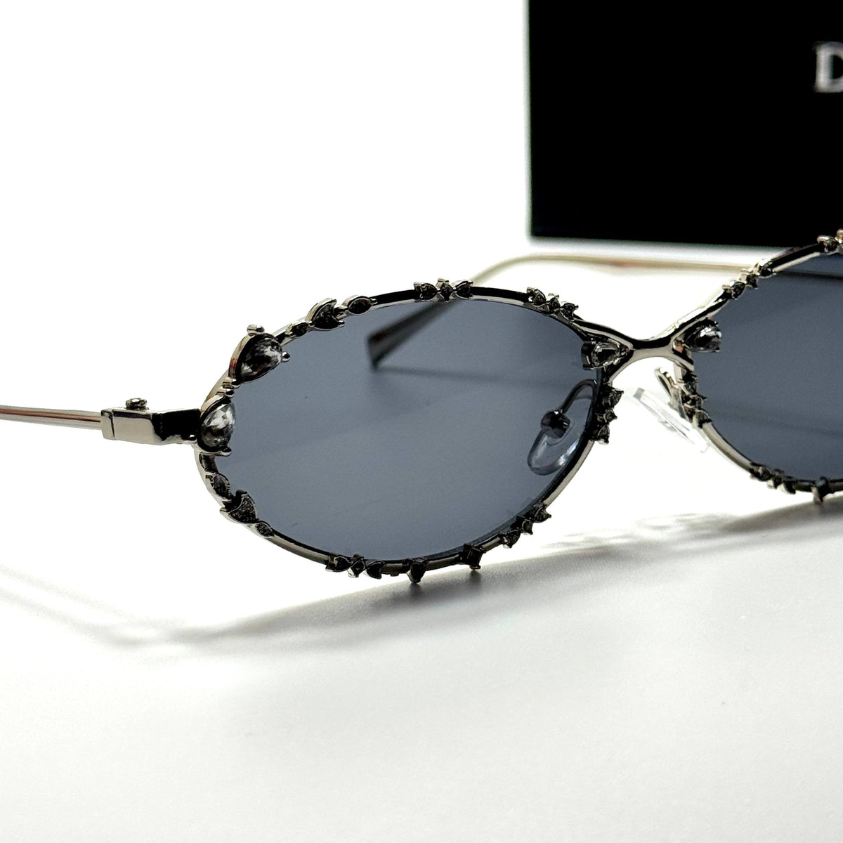 Dior Oval CD4012 Silver Black women's sunglasses Lebanon - silver-tone metal frame, grey lenses - ChronoVault - view 2