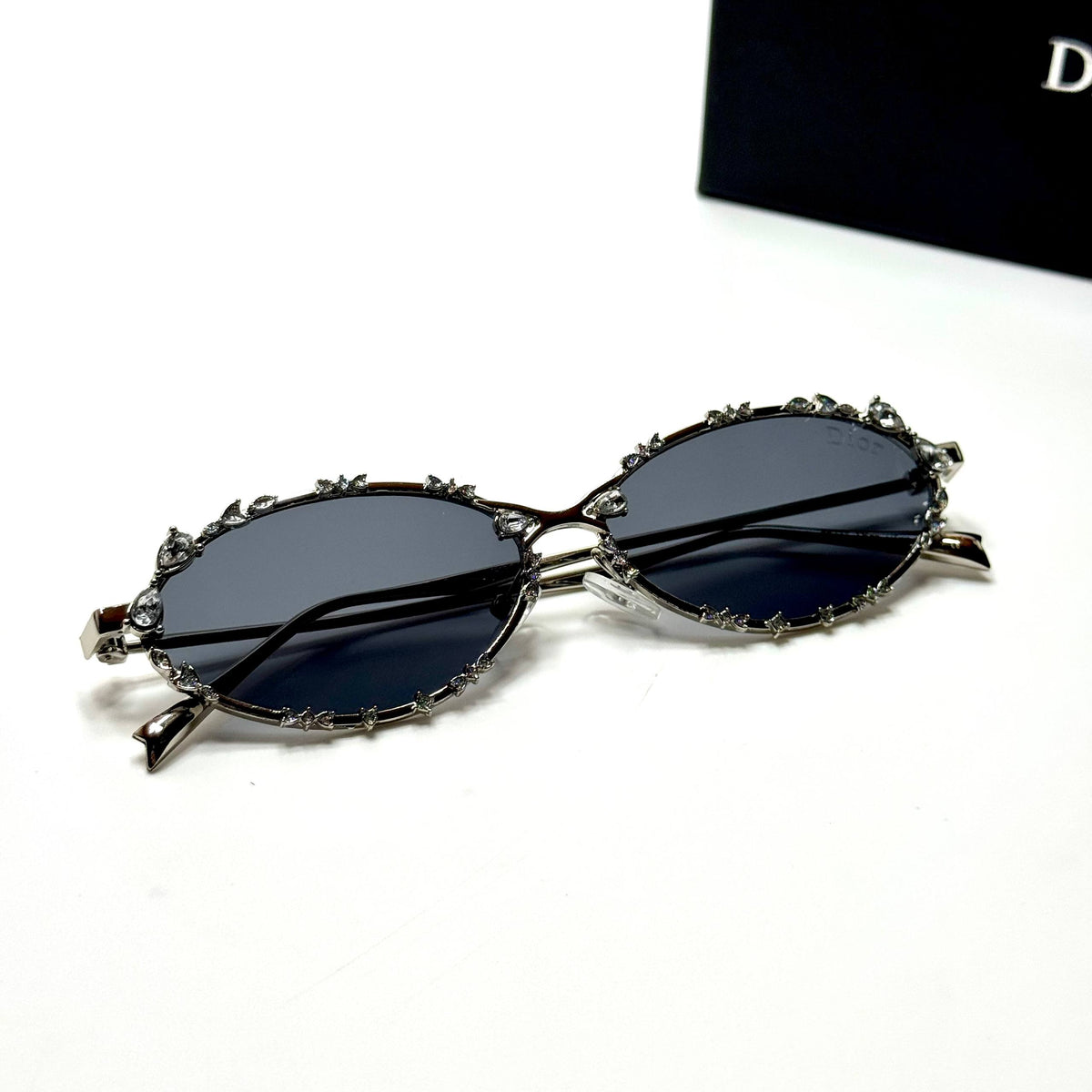 Dior Oval CD4012 Silver Black women's sunglasses Lebanon - silver-tone metal frame, grey lenses - ChronoVault - view 4