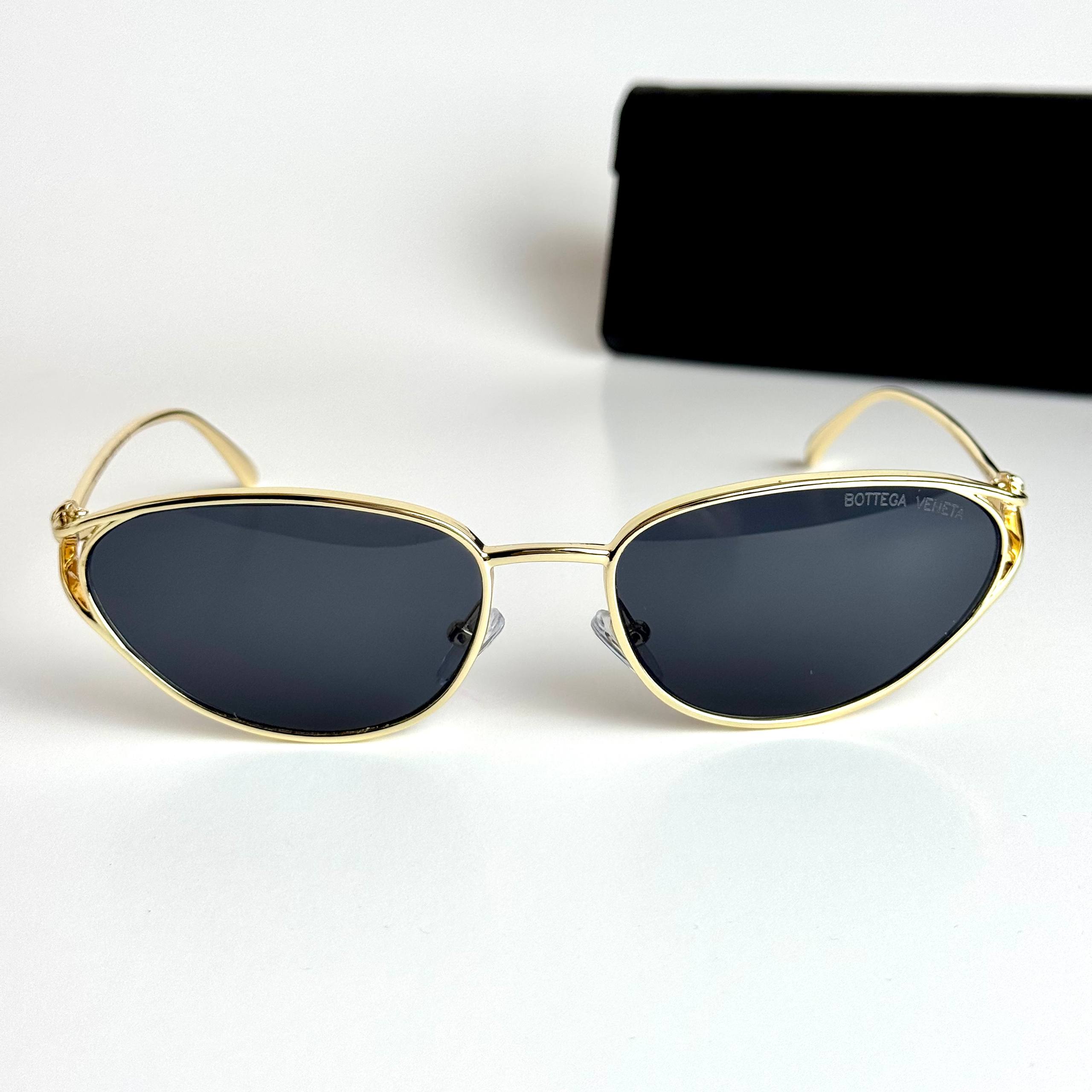 Bottega Veneta Oval – Gold Black