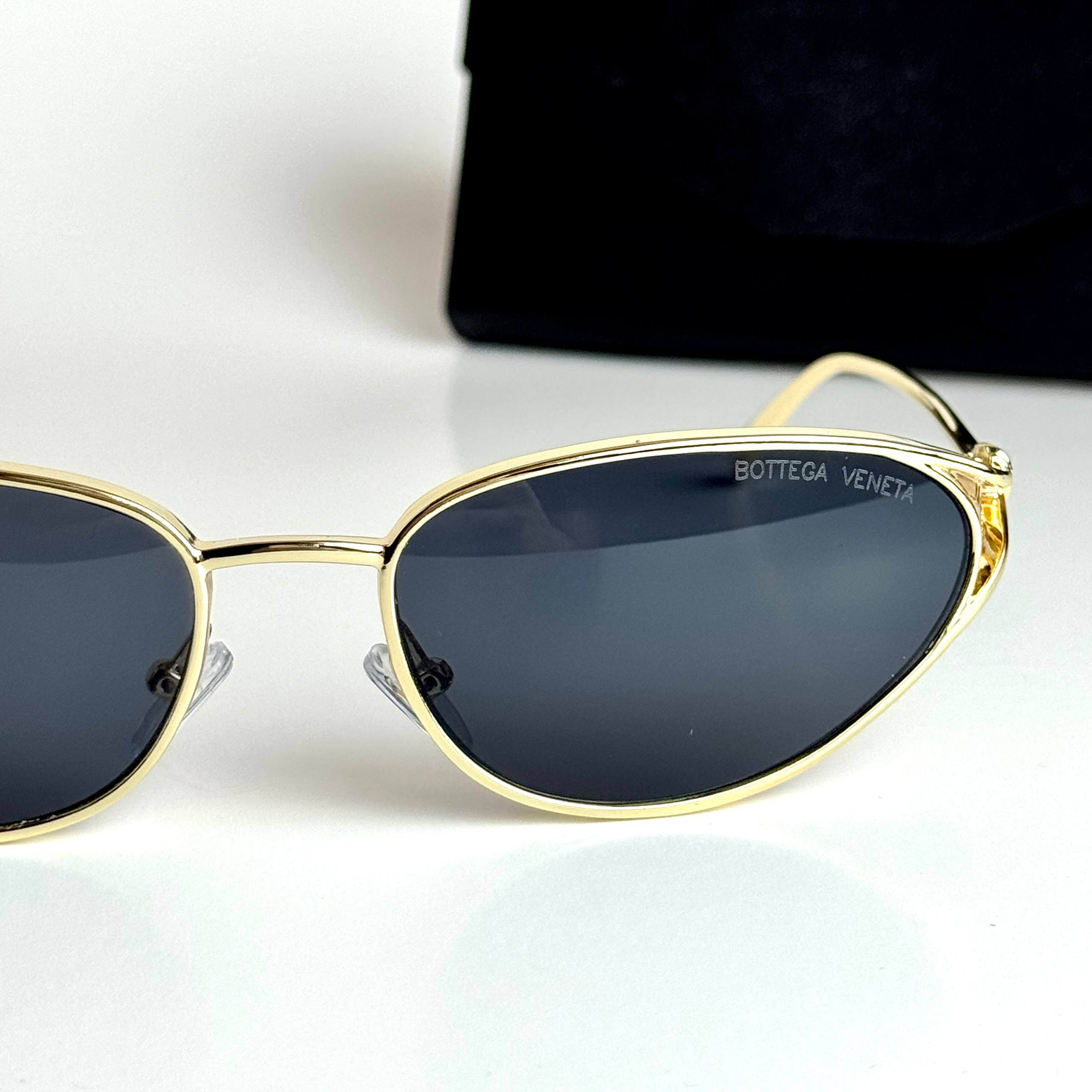 Bottega Veneta Oval – Gold Black