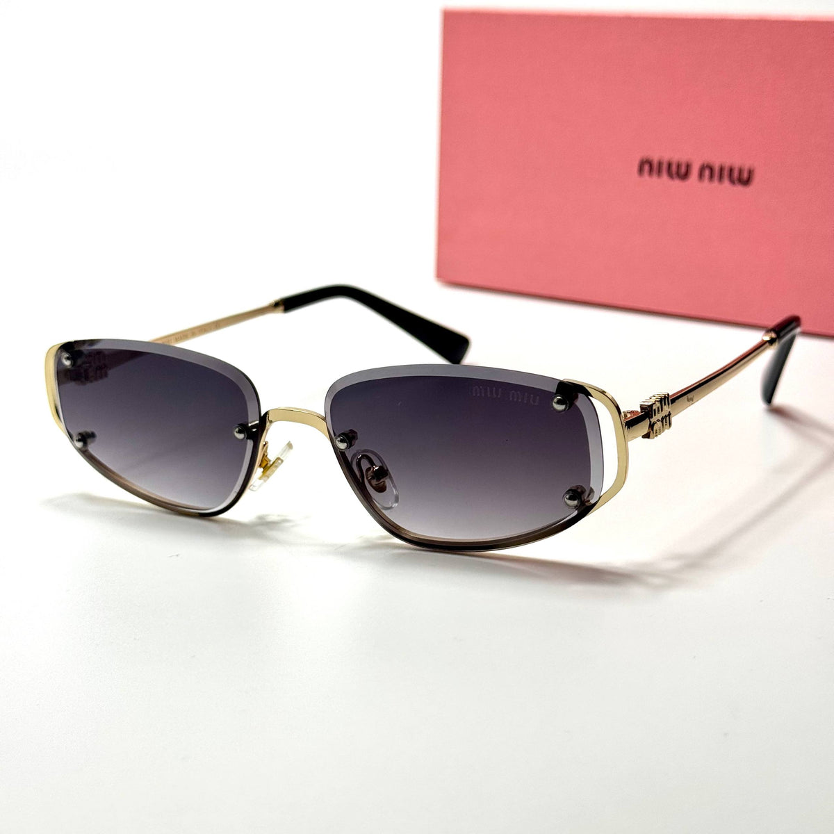 Miu Miu Geometric SMU57Z – Gold Gradient women's sunglasses Lebanon - ChronoVault