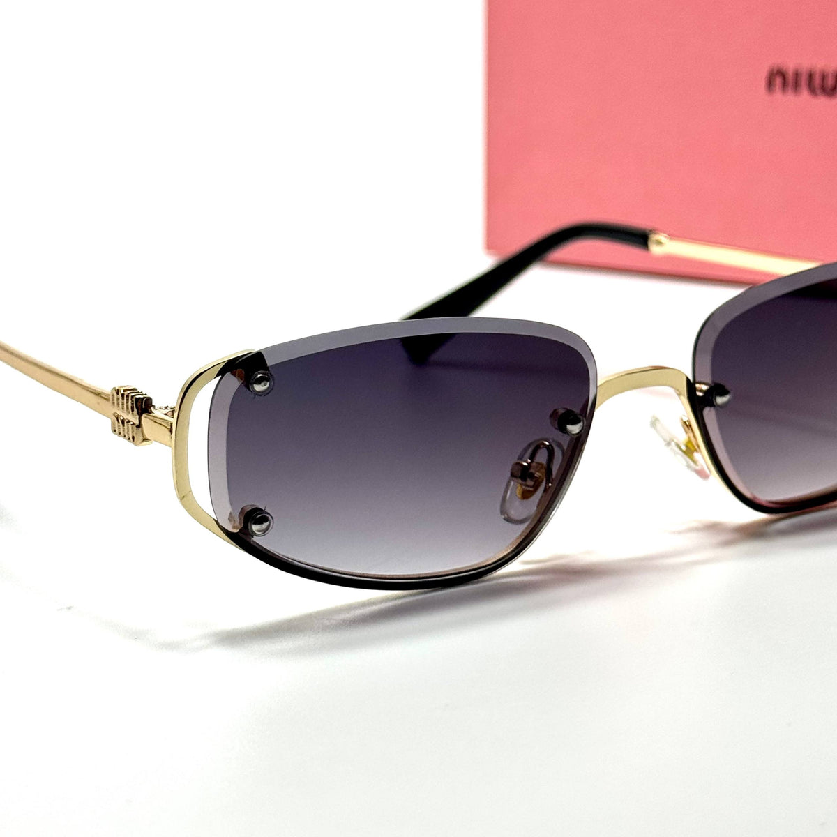 Miu Miu Geometric SMU57Z – Gold Gradient women's sunglasses Lebanon - ChronoVault - view 2