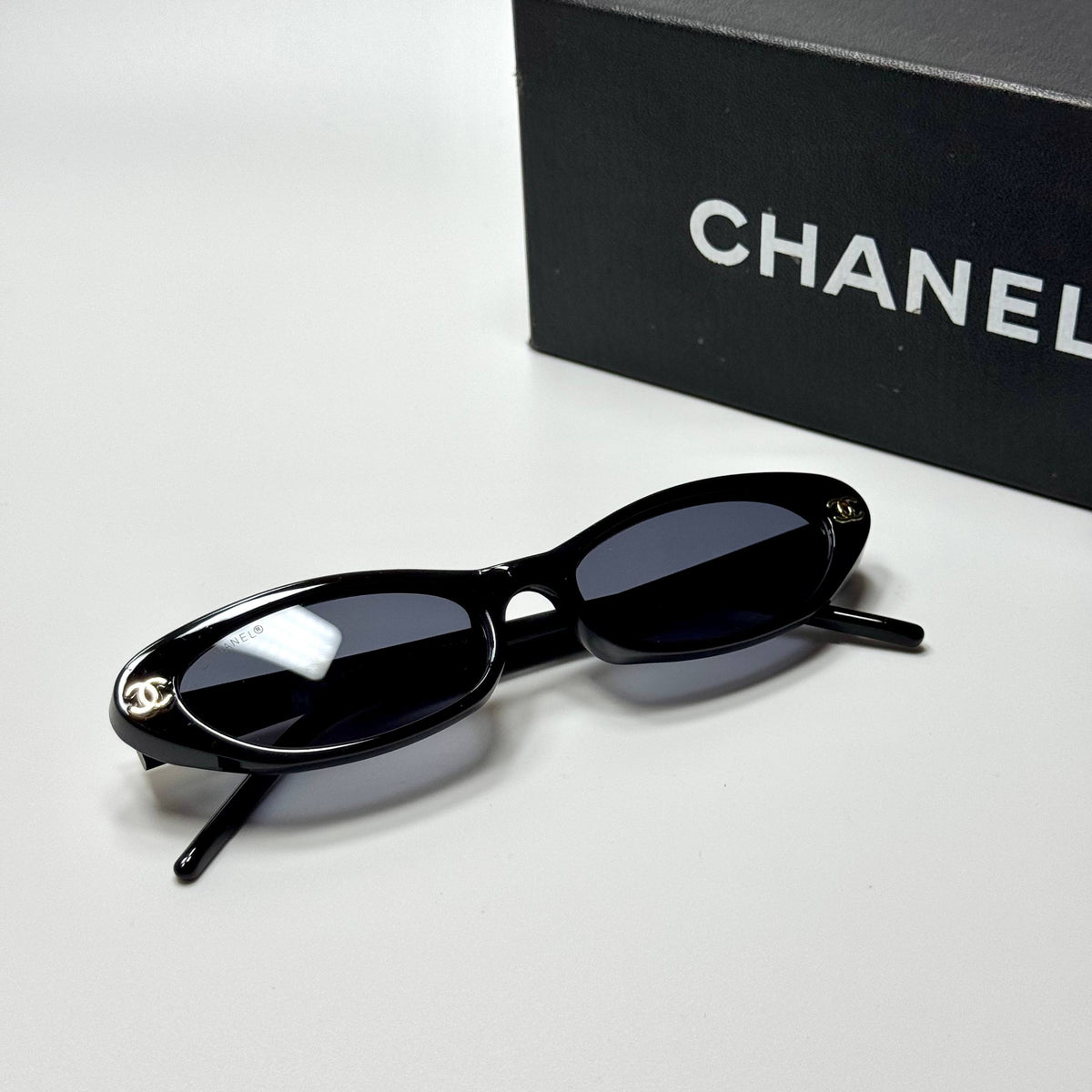 Chanel Oval CH6127 Black Grey women's sunglasses Lebanon - ChronoVault - view 3