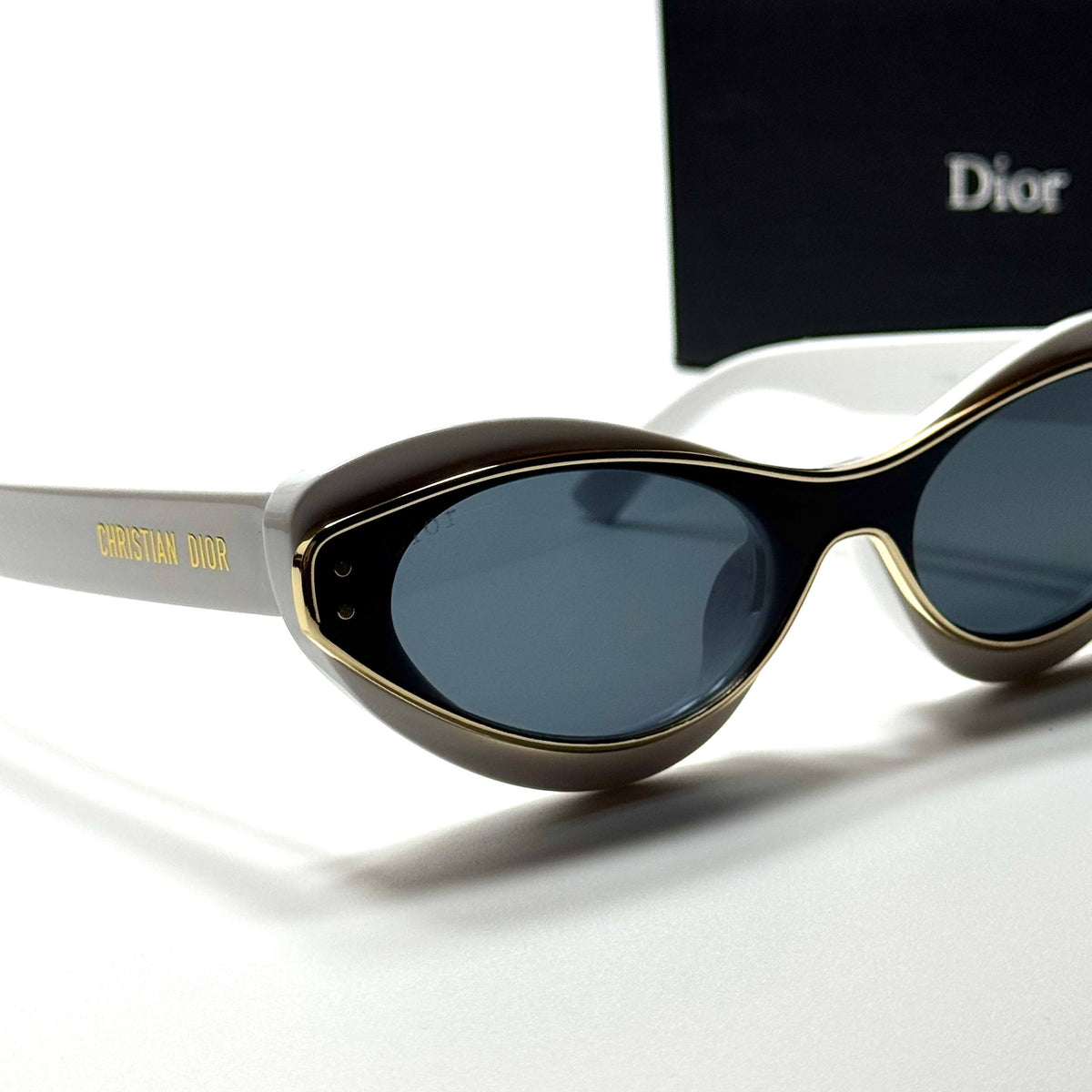 Dior Velocity White Black women's sunglasses Lebanon - ChronoVault - view 2