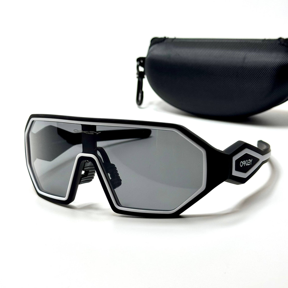 Oakley Shield Sutro OO9406 Black white unisex sunglasses Lebanon - ChronoVault
