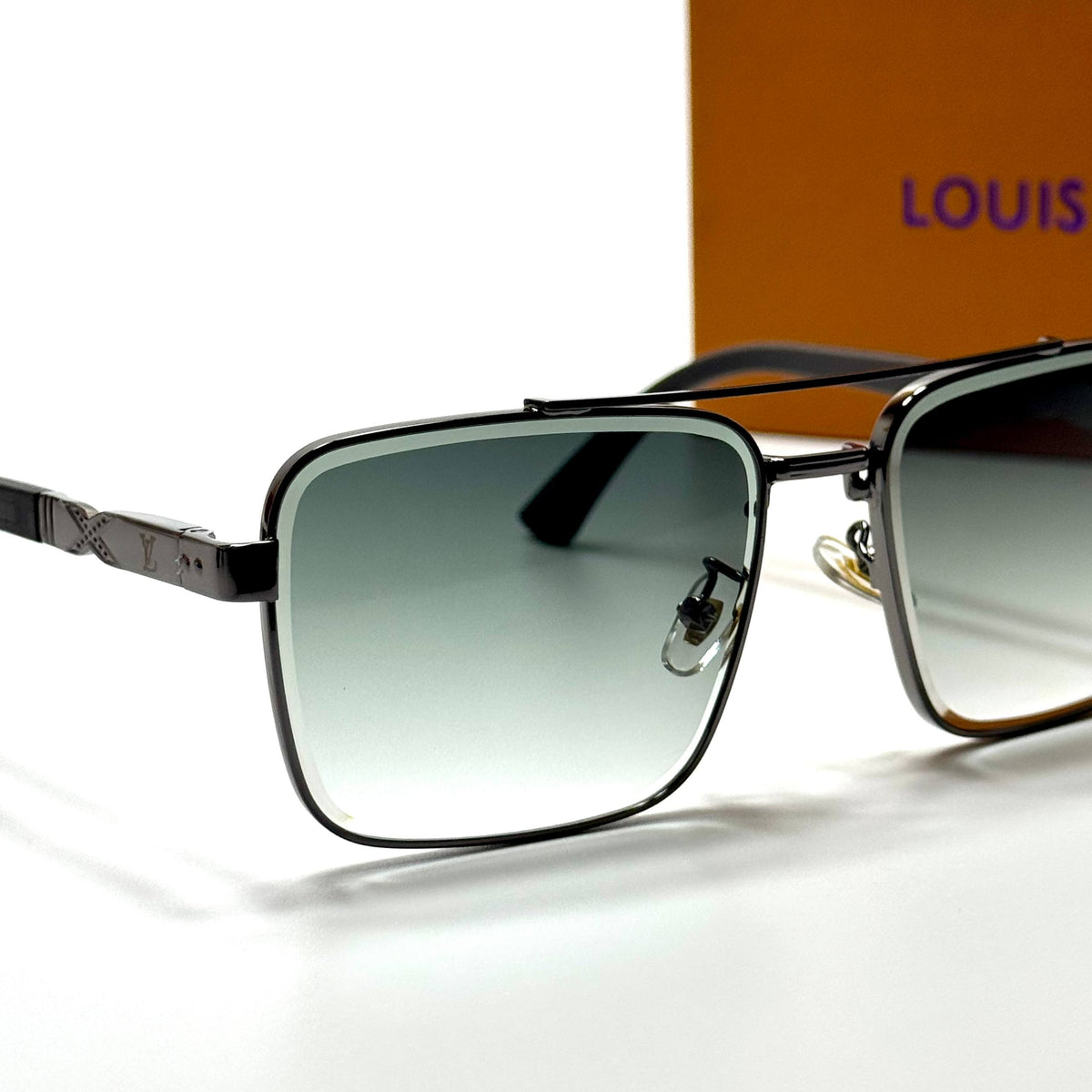 Louis Vuitton Square LV1216 Black Green Gradient unisex sunglasses Lebanon - ChronoVault