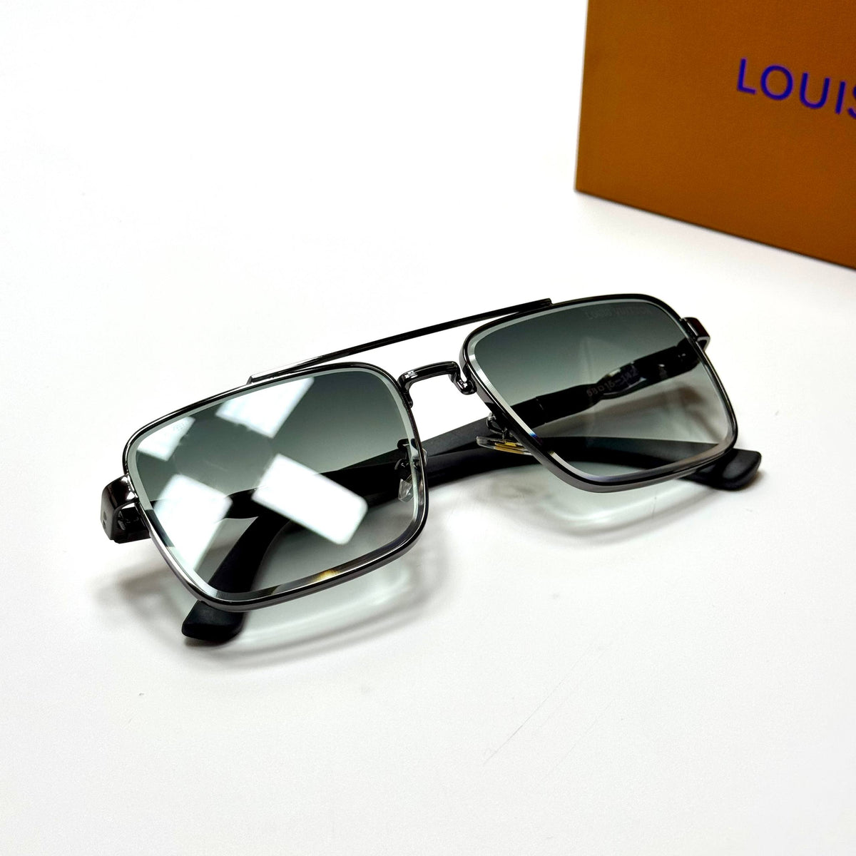 Louis Vuitton Square LV1216 Black Green Gradient unisex sunglasses Lebanon - ChronoVault
