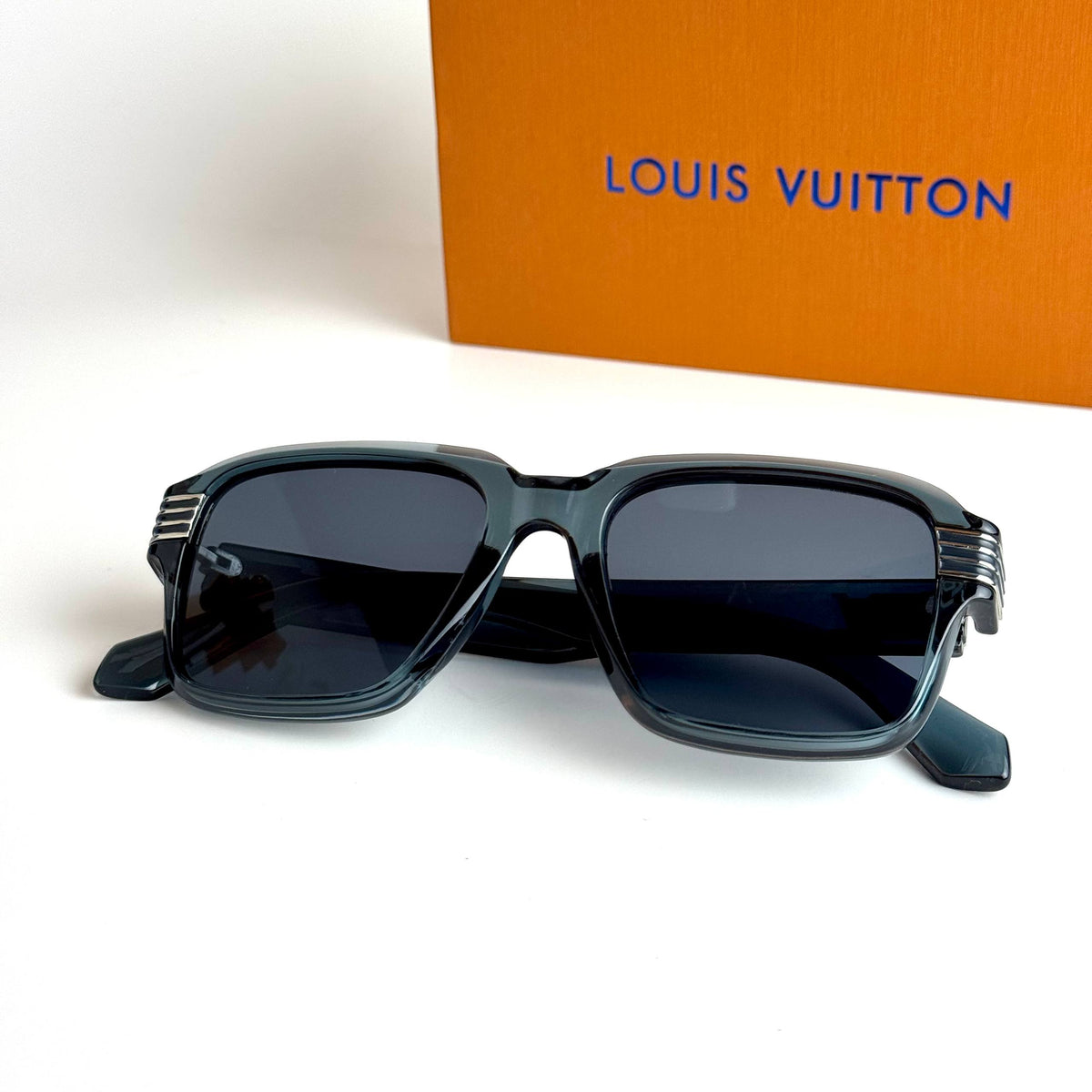 Louis Vuitton LV2457 Navy Black Sunglasses Lebanon - ChronoVault - view 4