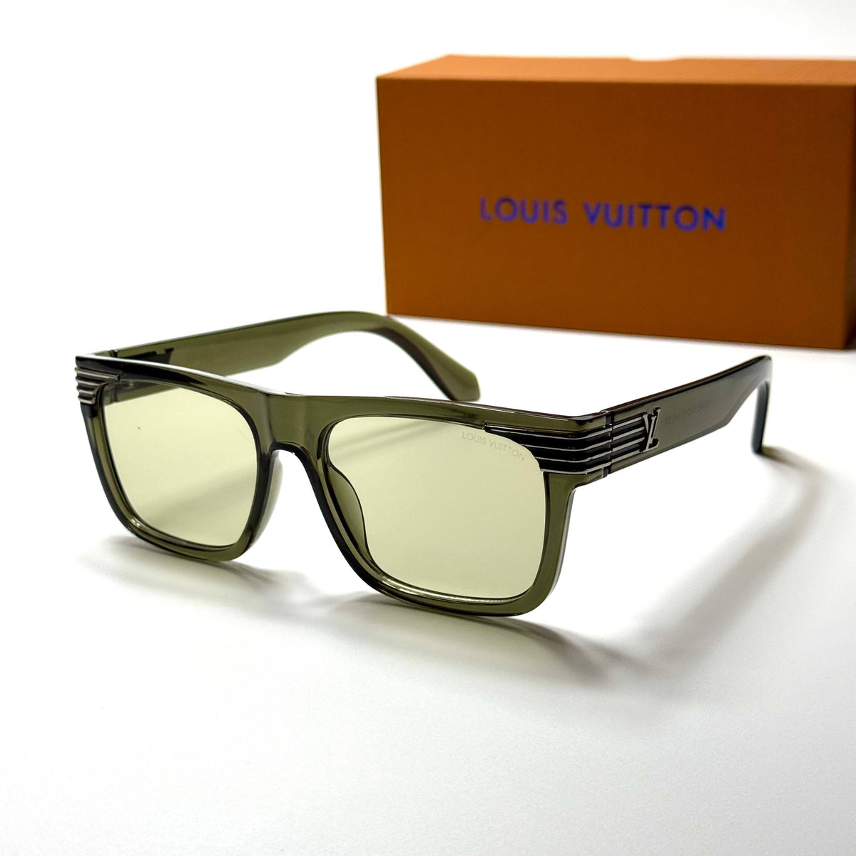 Louis Vuitton LV2457 unisex sunglasses Lebanon - Translucent Olive Green frame, Light Green Tint lenses - ChronoVault