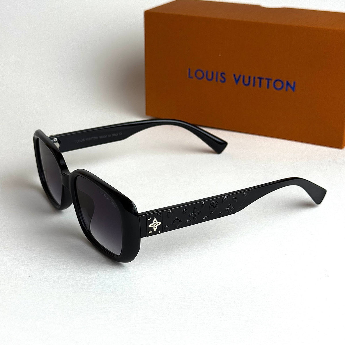 Louis Vuitton Monogram Rectangular Black Sunglasses Lebanon - ChronoVault - view 3