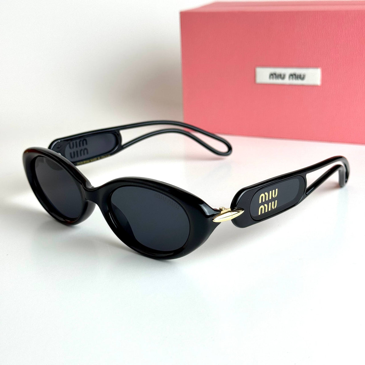 Miu Miu Oval MU17WS Black Sunglasses Front View Lebanon - ChronoVault - view 3