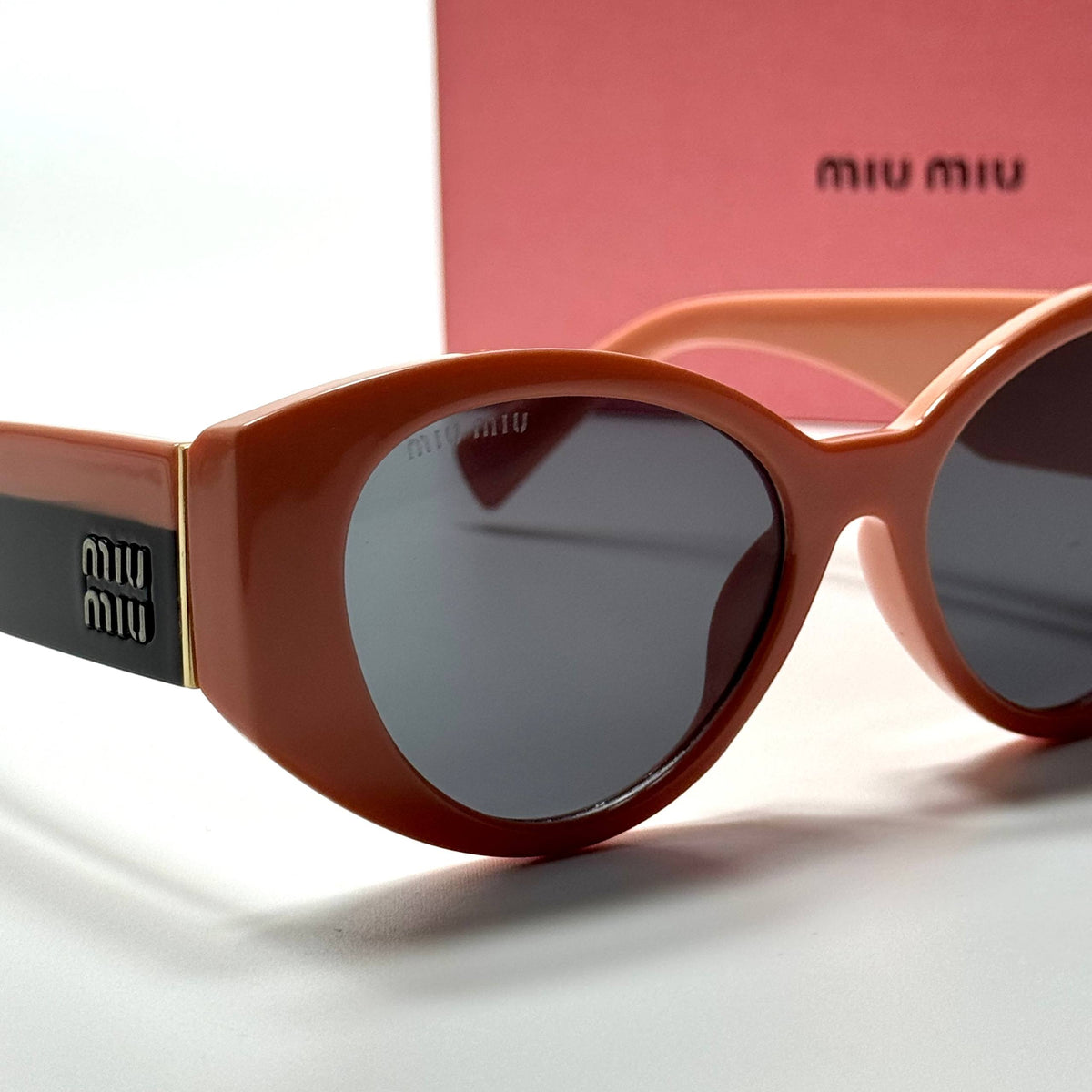 Miu Miu Oval SMU09Z Brown Black women's sunglasses Lebanon - ChronoVault - view 2