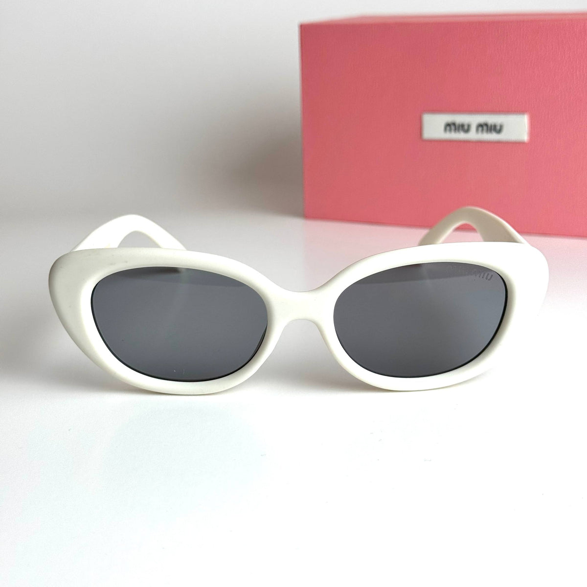 Miu Miu Oval SMU09Z White Grey Sunglasses Lebanon - ChronoVault - view 4