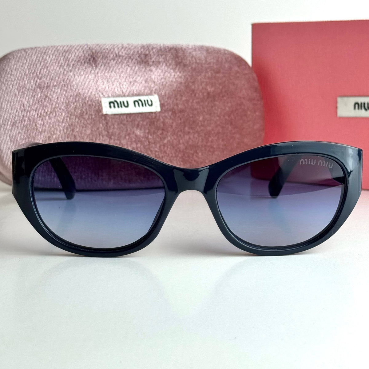 Miu Miu SMU21Z Blue gradient Sunglasses Front View Lebanon - ChronoVault - view 4