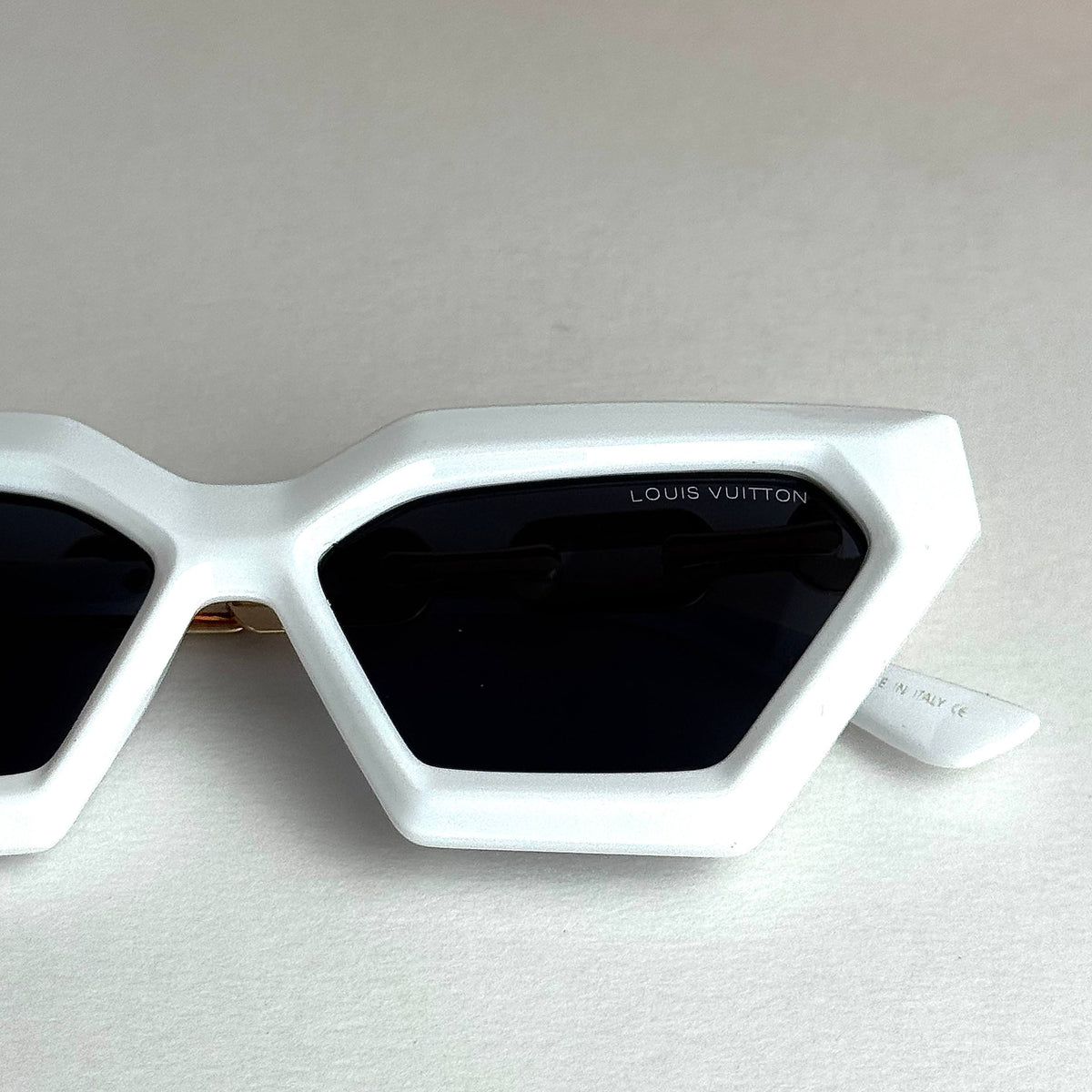 LV Chain Link White Gold Black women's sunglasses Lebanon - ChronoVault