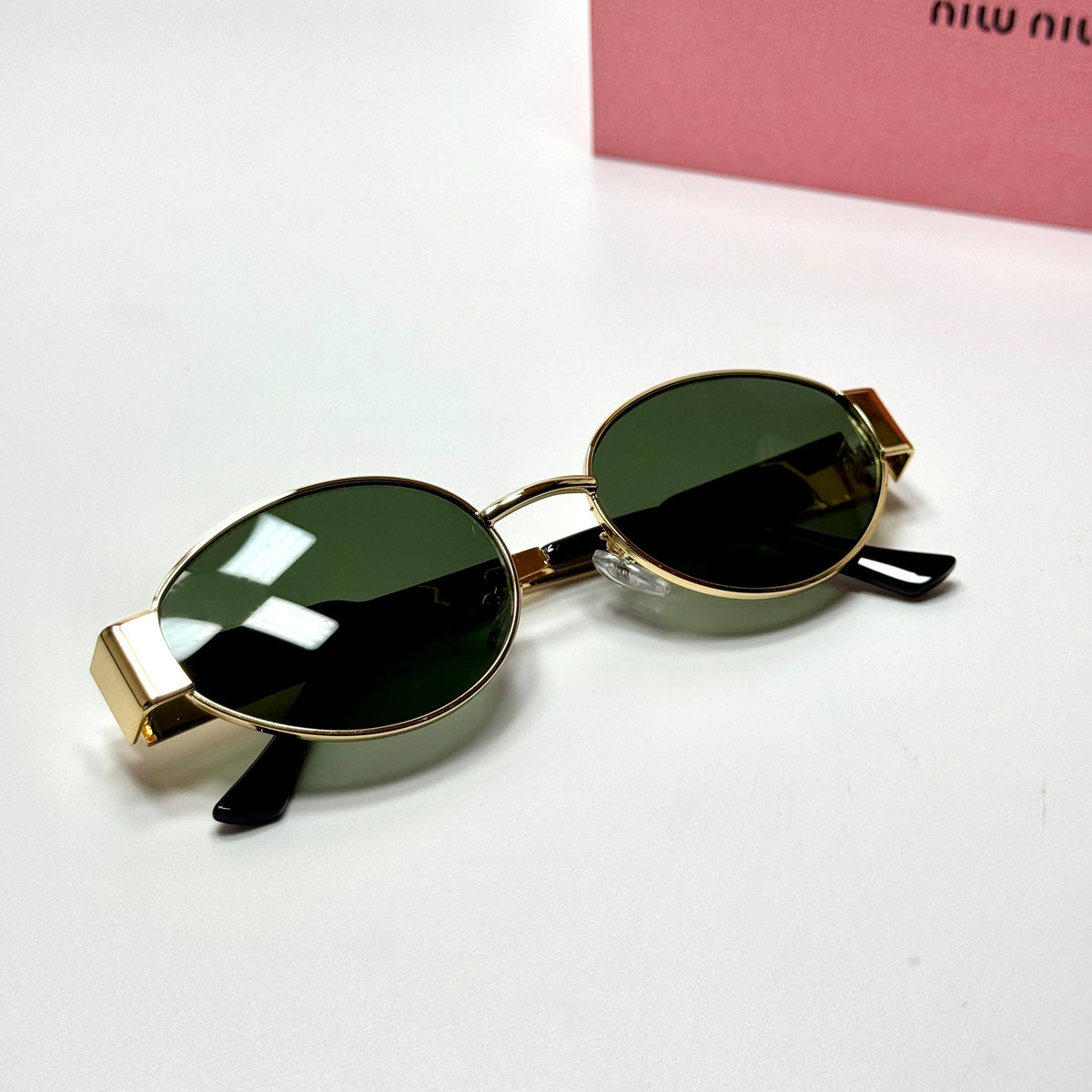 Miu Miu Oval SMU51Y – Gold Green women's sunglasses Lebanon - ChronoVault - view 4