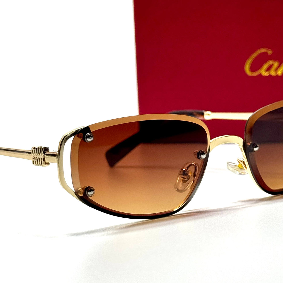 Miu Miu Geometric SMU 11ZS – Gold Brown Gradient women's sunglasses Lebanon - ChronoVault - view 2