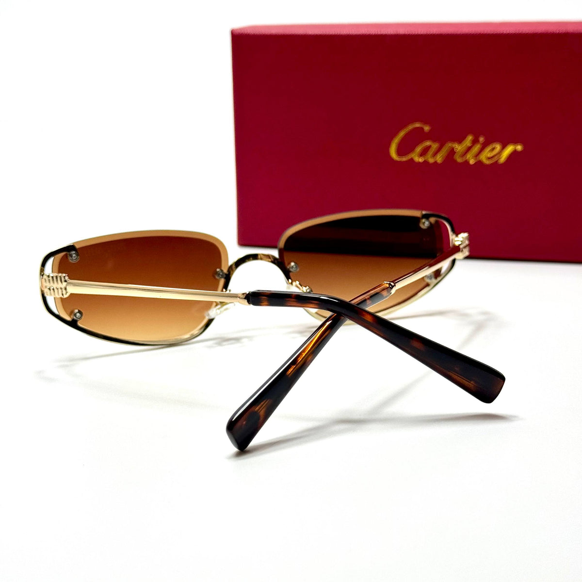 Miu Miu Geometric SMU 11ZS – Gold Brown Gradient women's sunglasses Lebanon - ChronoVault - view 4