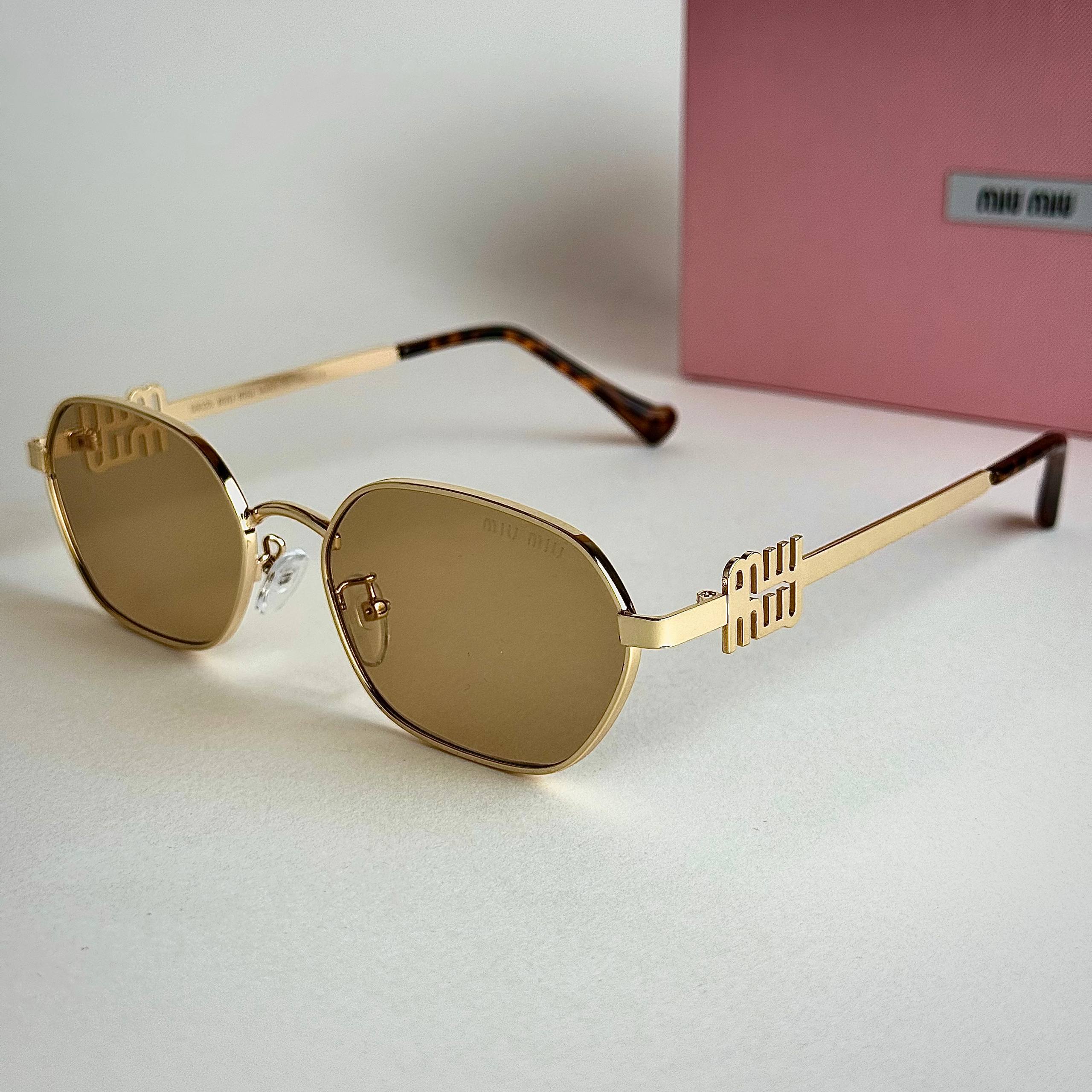 Miu Miu MU Signature – Gold