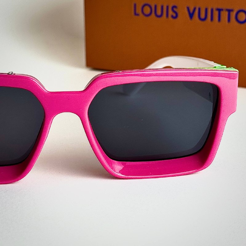 Louis Vuitton LV Clash – Neon Pink