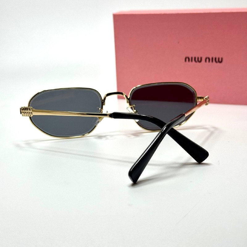 Miu Miu Geometric SMU54Y Gold Grey women's sunglasses Lebanon - polished gold-tone metal frame, dark grey lenses - ChronoVault - view 3