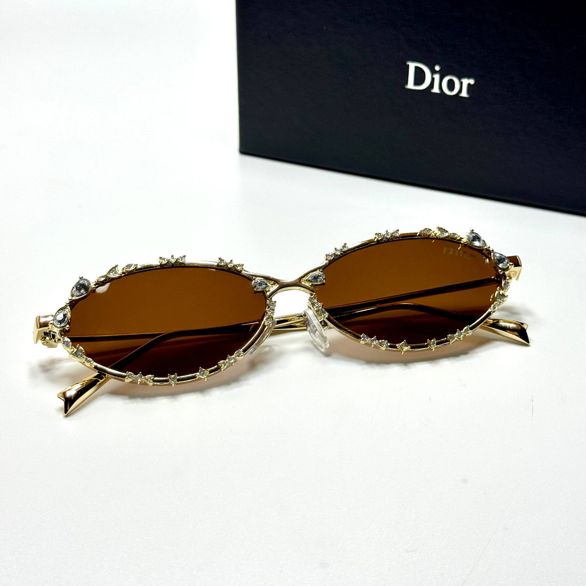 Dior Oval CD4012 Gold Brown women's sunglasses Lebanon - polished gold-tone metal frame, warm brown lenses - ChronoVault - view 3