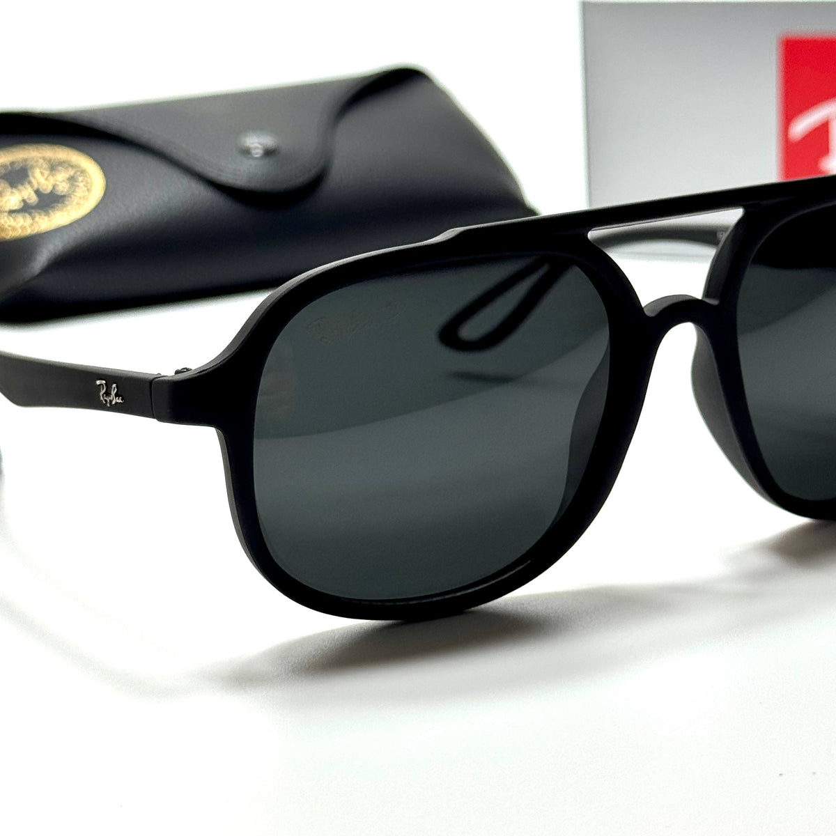Ray-Ban Ferrari Aviator RB4362 Black unisex sunglasses Lebanon - matte black with ferrari temple detailing frame, dark green lenses - ChronoVault - view 2