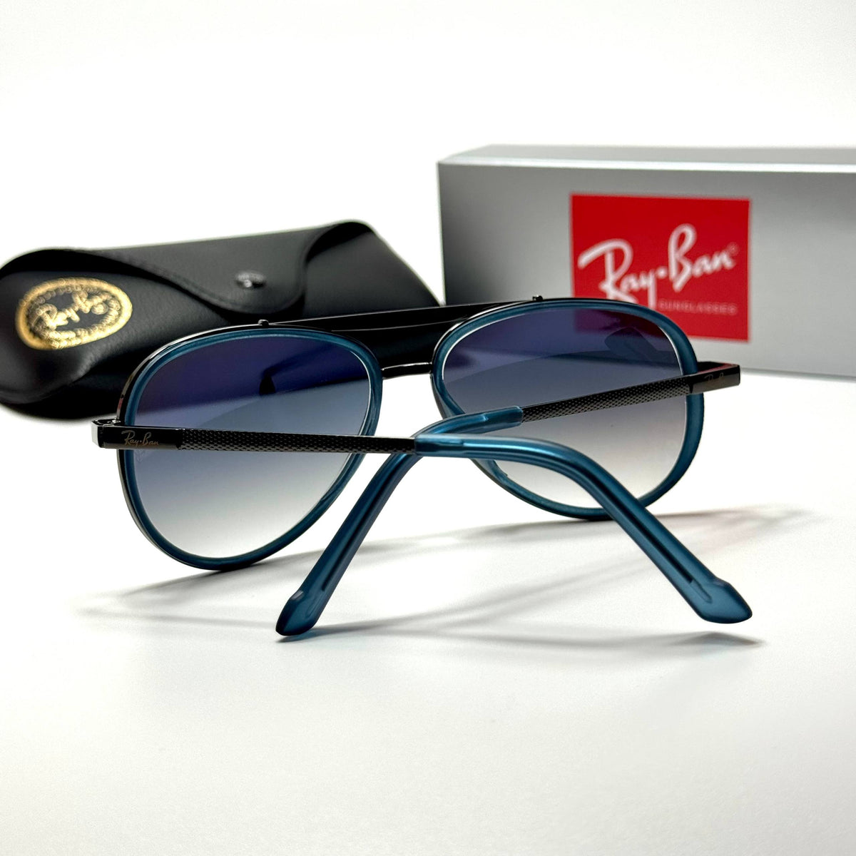 Ray-Ban Aviator RB3728 Blue Gradient unisex sunglasses Lebanon - blue with dark metal detailing frame, blue gradient lenses - ChronoVault - view 4