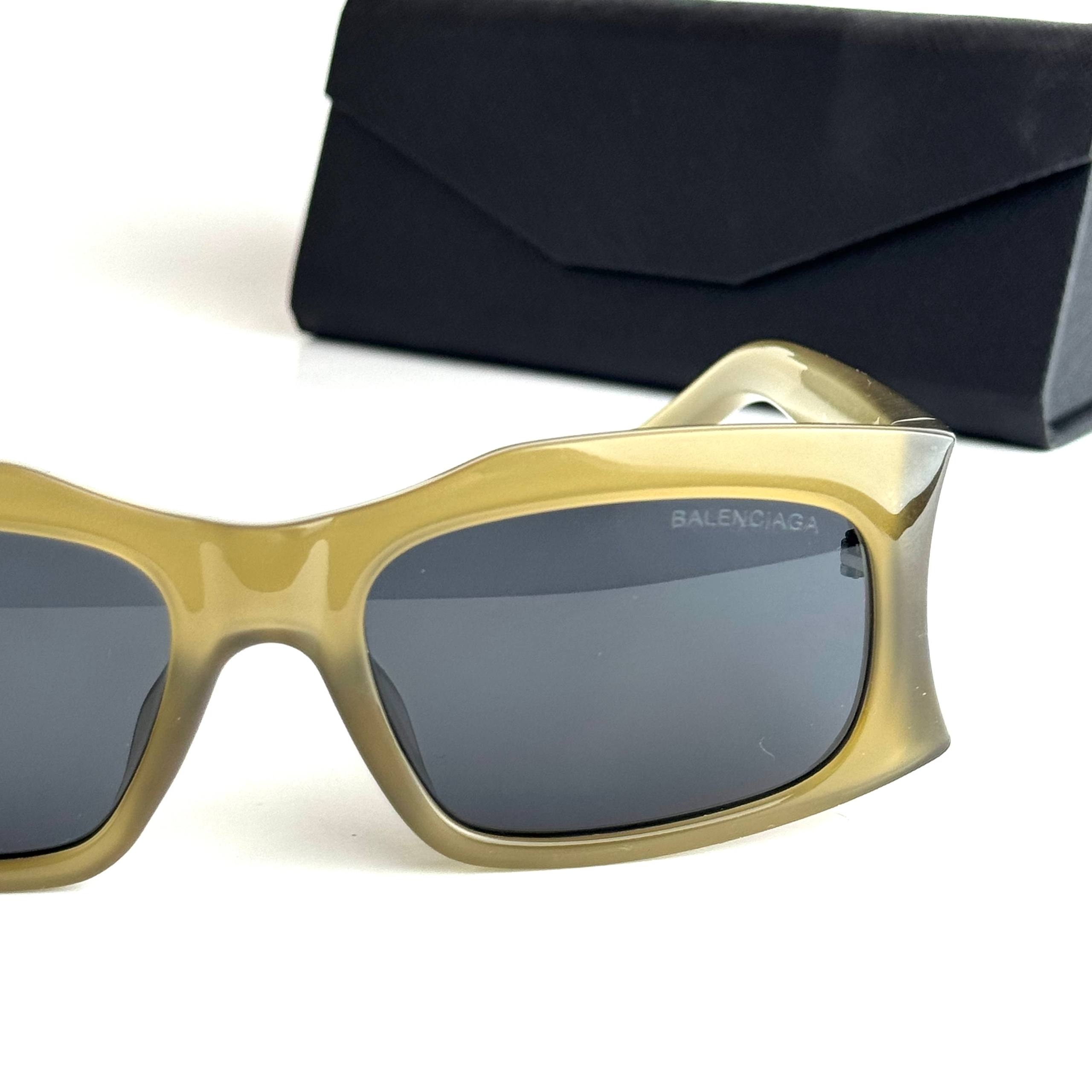 Balenciaga Reverse GG Oily Green Sunglasses Lifestyle Lebanon - ChronoVault