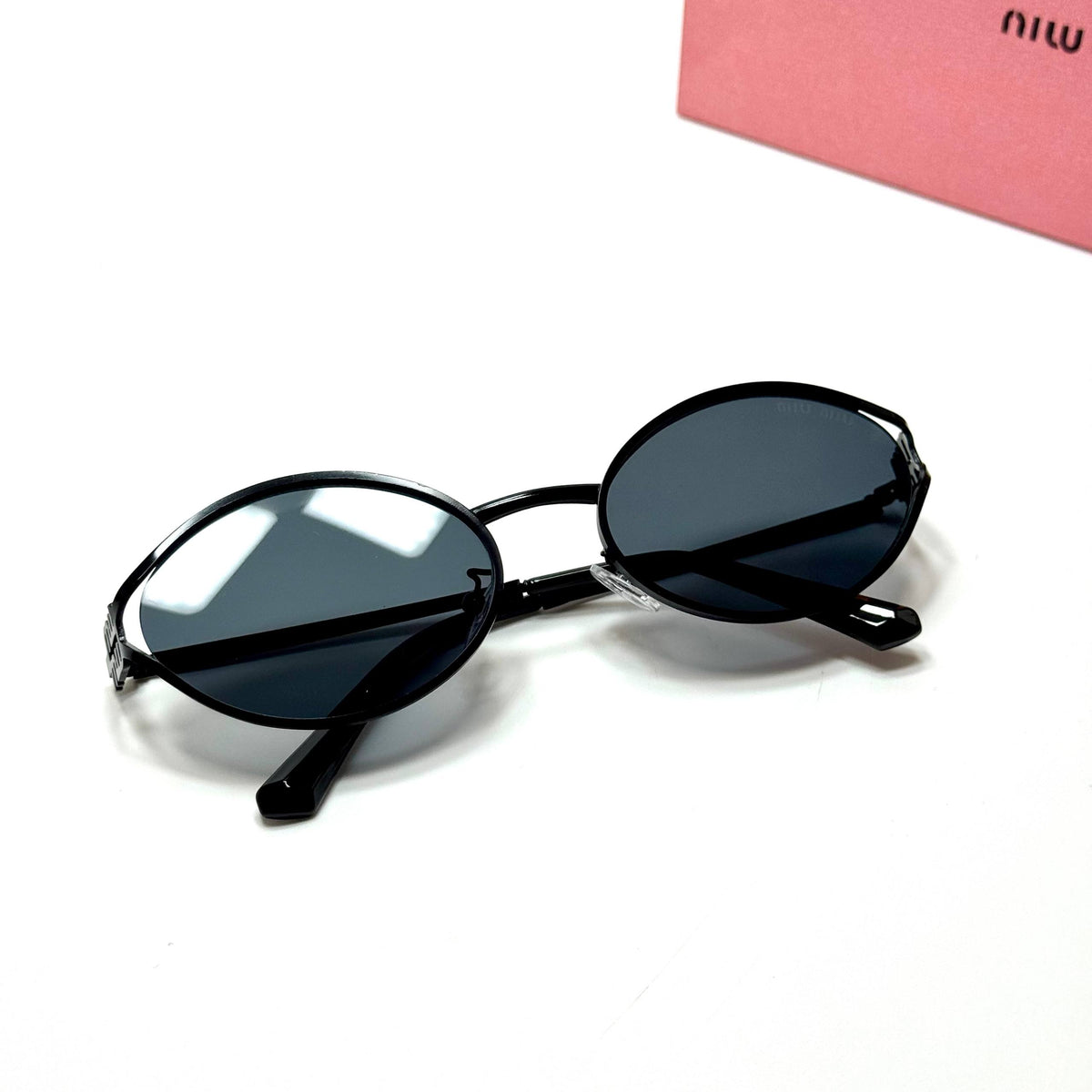 Miu Miu Oval SMU54Z – Black Grey women's sunglasses Lebanon - ChronoVault - view 3
