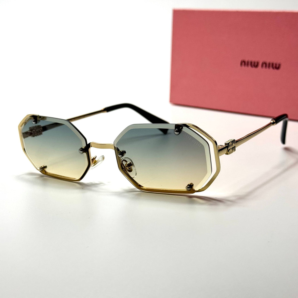 Miu Miu Geometric SMU56Z – Gold Gradient women's sunglasses Lebanon - ChronoVault