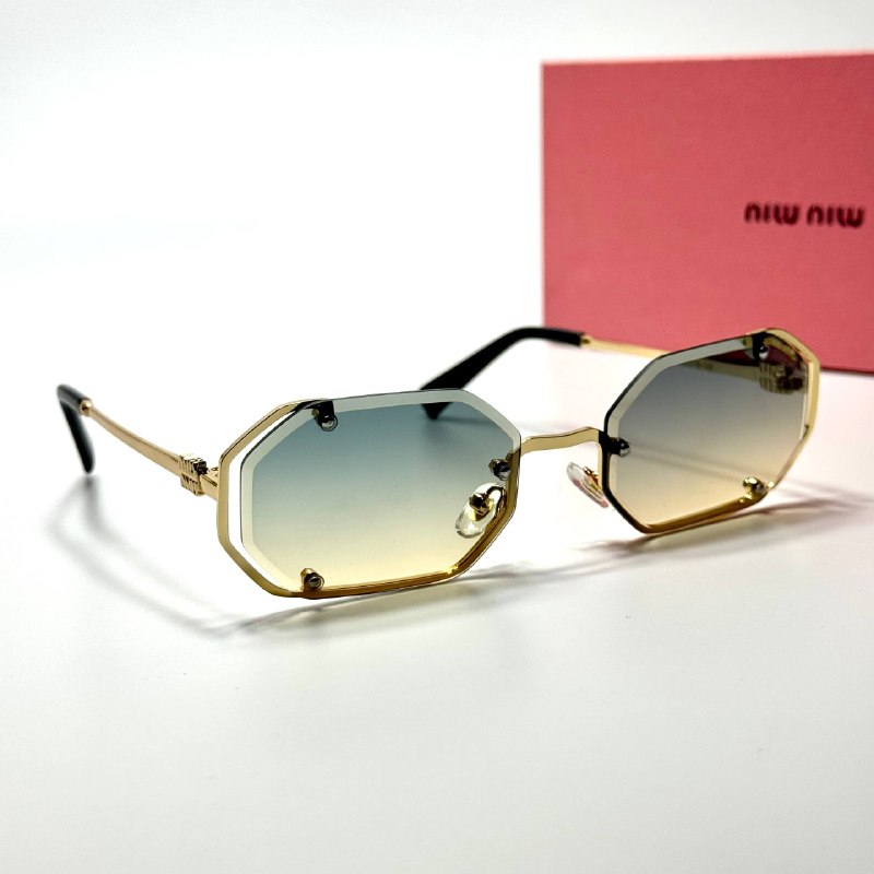 Miu Miu Geometric SMU56Z – Gold Gradient women's sunglasses Lebanon - ChronoVault - view 5