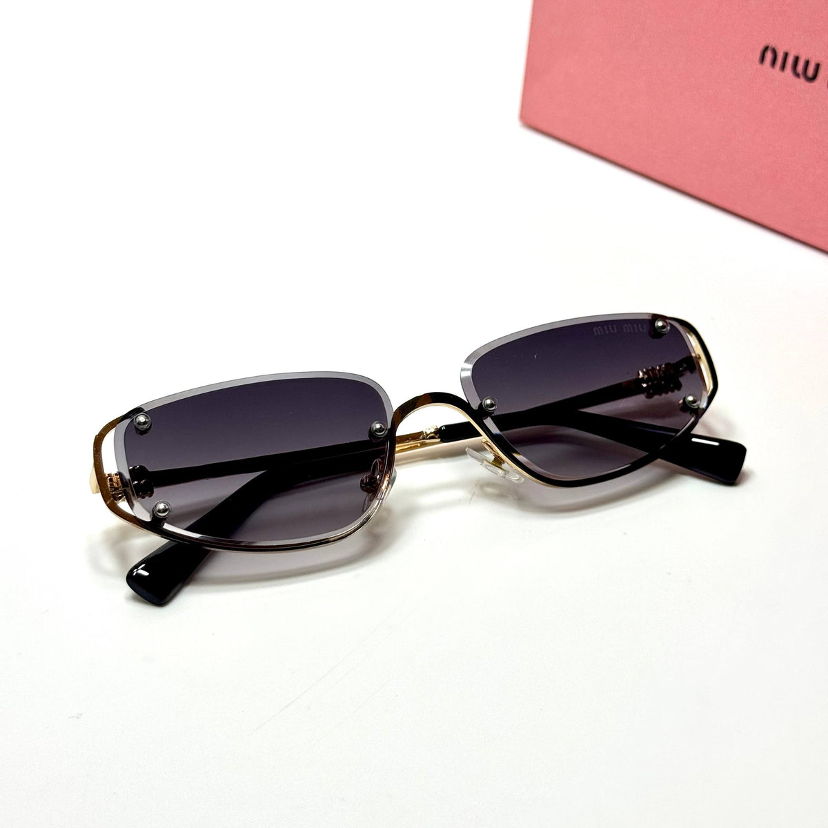 Miu Miu Geometric SMU57Z – Gold Gradient women's sunglasses Lebanon - ChronoVault - view 3