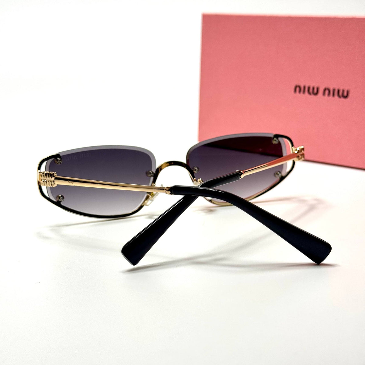 Miu Miu Geometric SMU57Z – Gold Gradient women's sunglasses Lebanon - ChronoVault - view 4