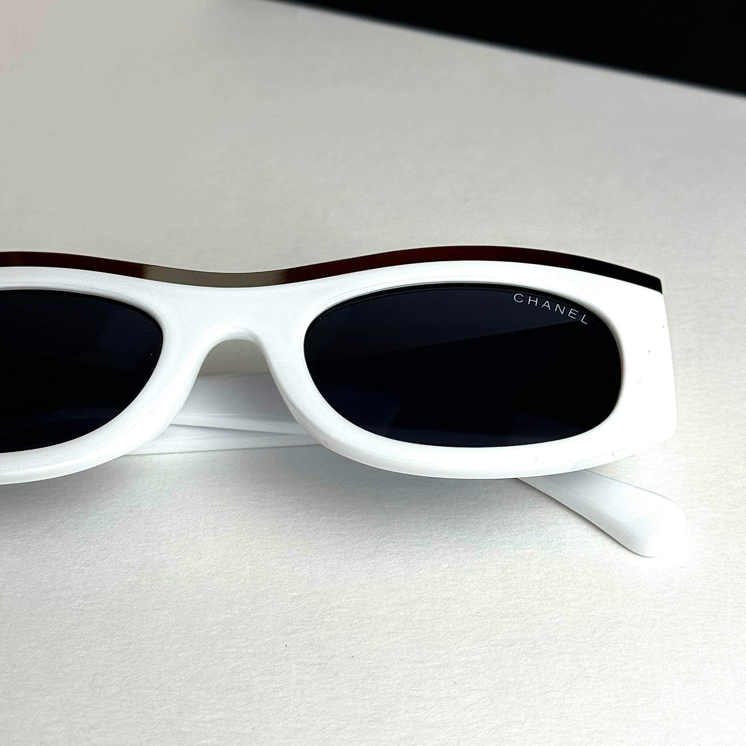 Chanel Signature White Black women's sunglasses Lebanon - ChronoVault - view 4
