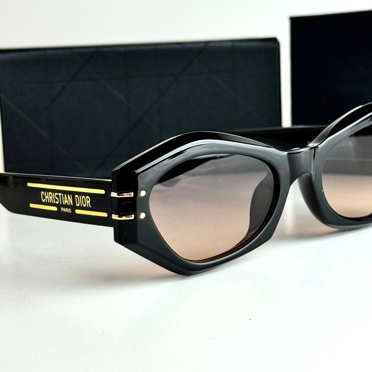 Dior CD4246 Brown gradient Sunglasses Front View Lebanon - ChronoVault - view 3
