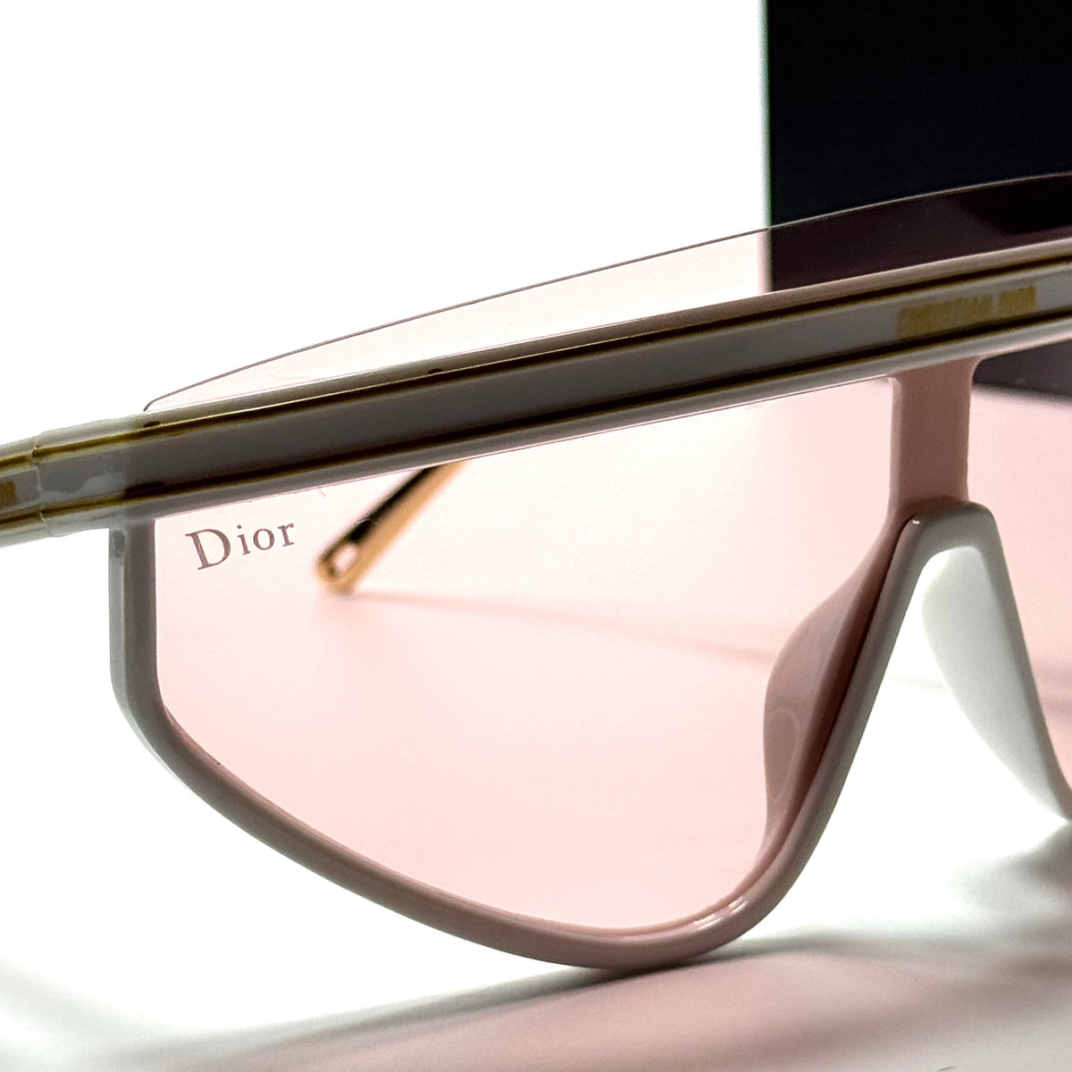 Dior Visor Shield Pink women's sunglasses Lebanon - ChronoVault - view 2