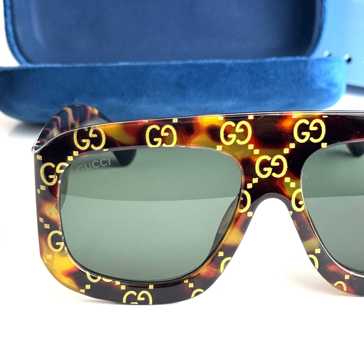 Gucci Oversize Brown Monogram Sunglasses Front View Lebanon - ChronoVault - view 4