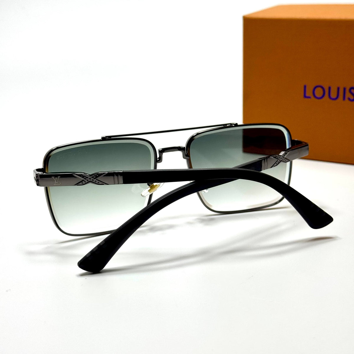 Louis Vuitton Square LV1216 Black Green Gradient unisex sunglasses Lebanon - ChronoVault