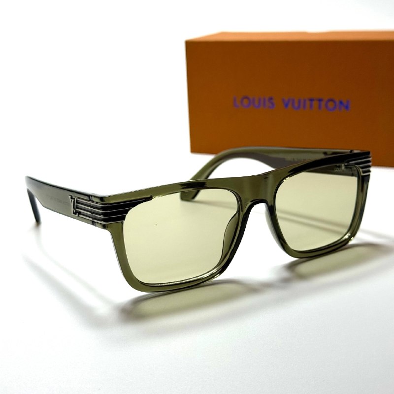 Louis Vuitton LV2457 unisex sunglasses Lebanon - Translucent Olive Green frame, Light Green Tint lenses - ChronoVault - view 4