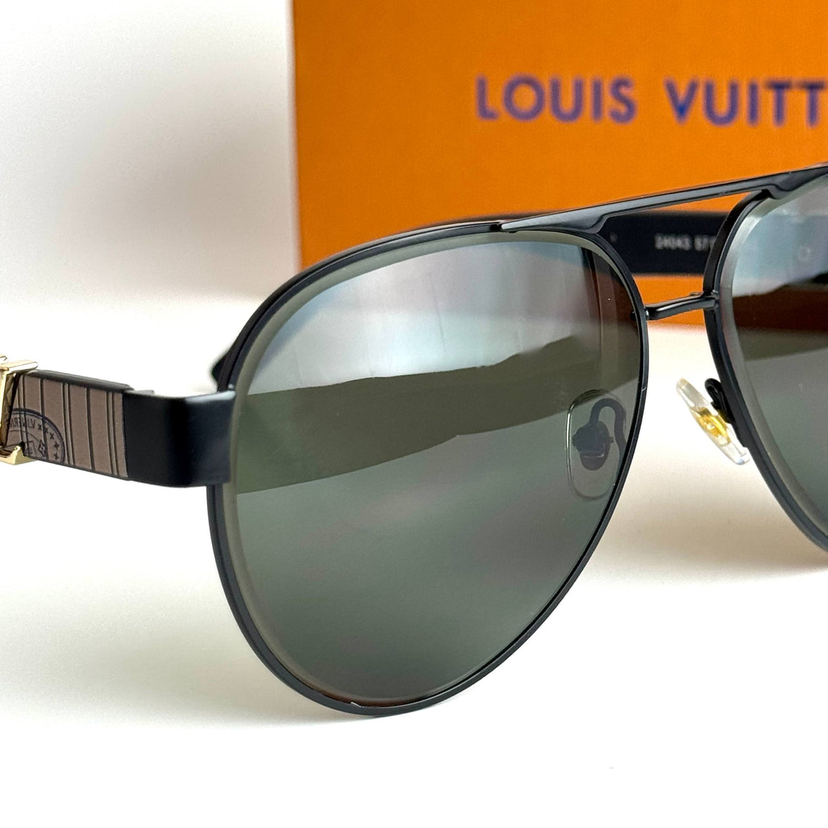 Louis Vuitton Aviator Black Green Sunglasses Lebanon - ChronoVault - view 4