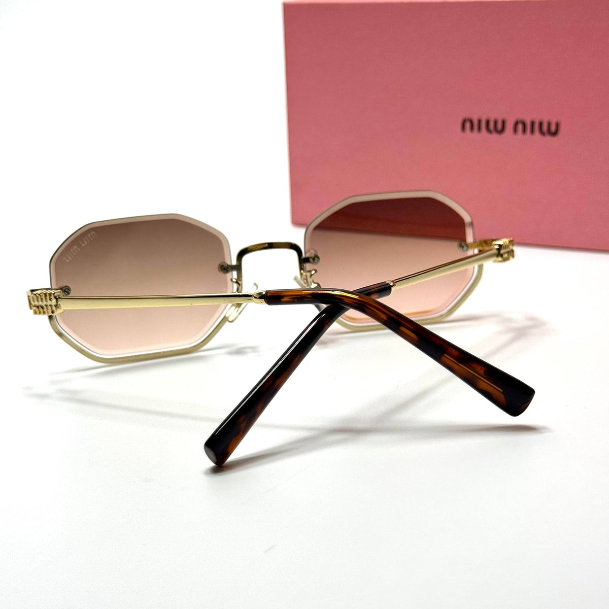Miu Miu Geometric SMU52W Gold Pink Gradient women's sunglasses Lebanon - ChronoVault - view 4